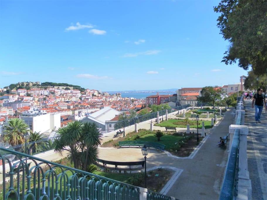C2 Bairro Alto 18Th Century Beautiful Apartment Lisabona Exterior foto
